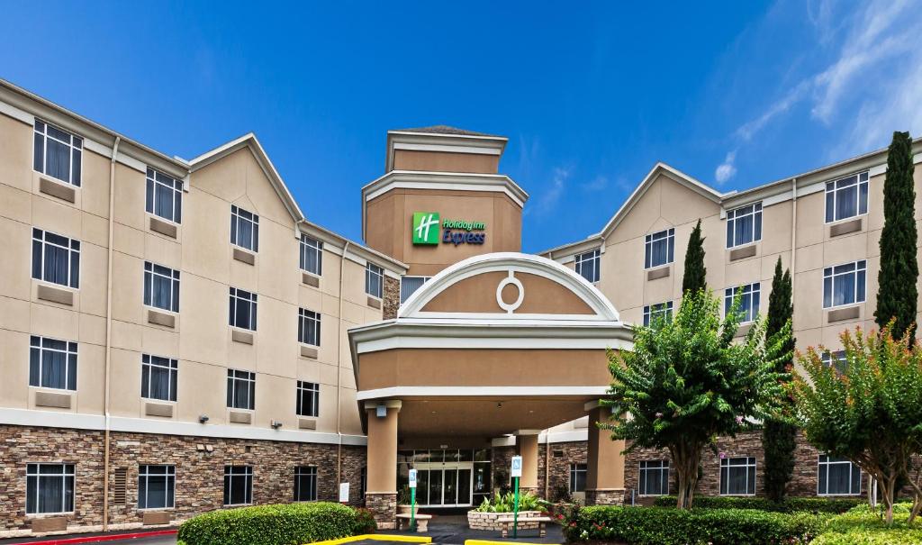 Holiday Inn Express Hotel & Suites Houston-Downtown Convention Center an IHG Hotel Main image 1